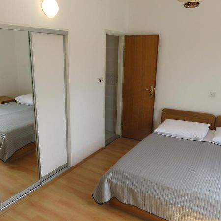 Apartmani Mm Starigrad Paklenica Exterior photo